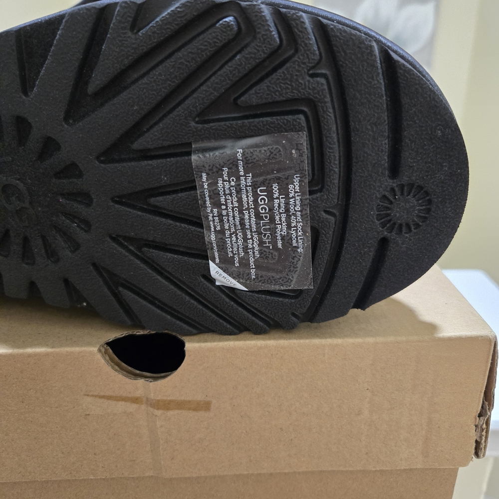 *BRAND NEW* Women's UGG Boots - Picture 2 of 4